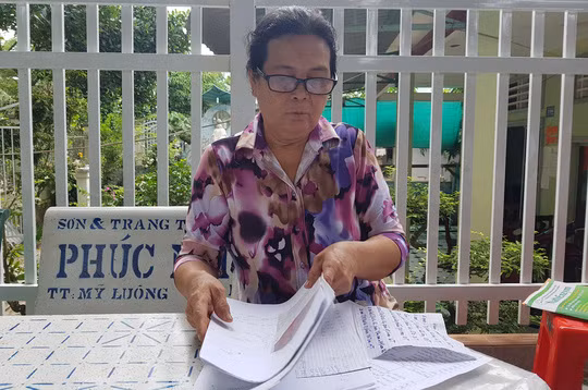 Bà Châu đại diện cho hàng chục hụi viên trình bày vụ việc