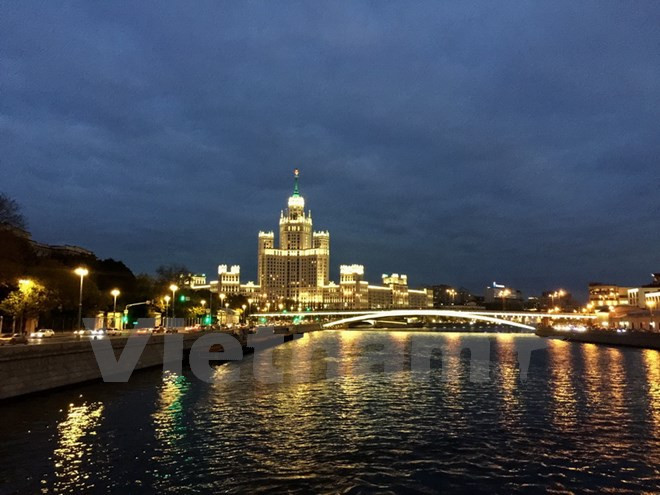 Trụ sở Bộ Ngoại giao Nga nhìn từ góc xa.