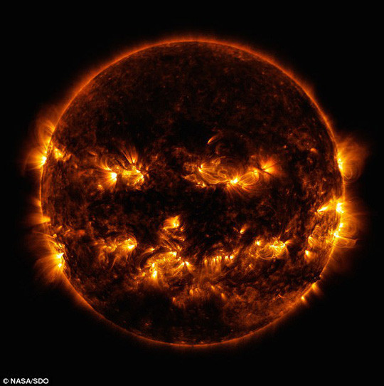 NASA công bố hình ảnh mặt trời mang không khí Halloween NASA công bố hình ảnh mặt trời mang không khí Halloween