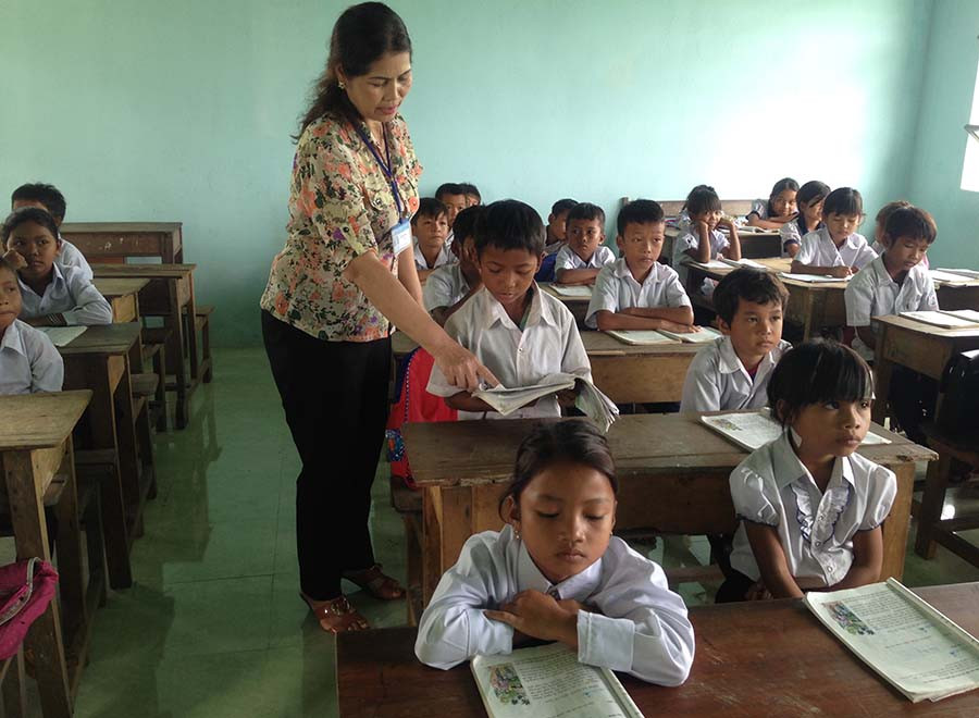 Ksor Ren say sưa học tập tại Trường TH Kim Đồng (xã Ia Tul, huyện Ia Pa). Ảnh: Mai Linh