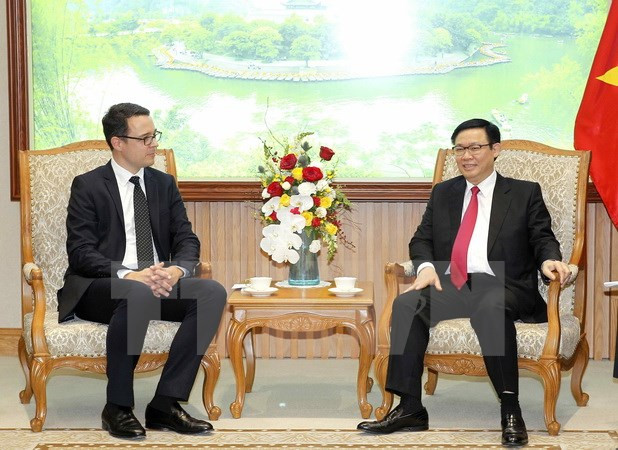  Phó Thủ tướng Vương Đình Huệ tiếp ông Lukas Brosi, Giám đốc Tài chính Công ty Zurich Airport của Thụy Sỹ.