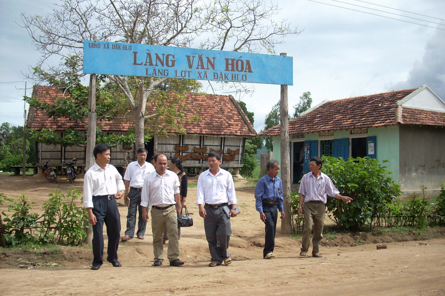 Khảo sát về xây dựng nông thôn mới. Ảnh: T.N