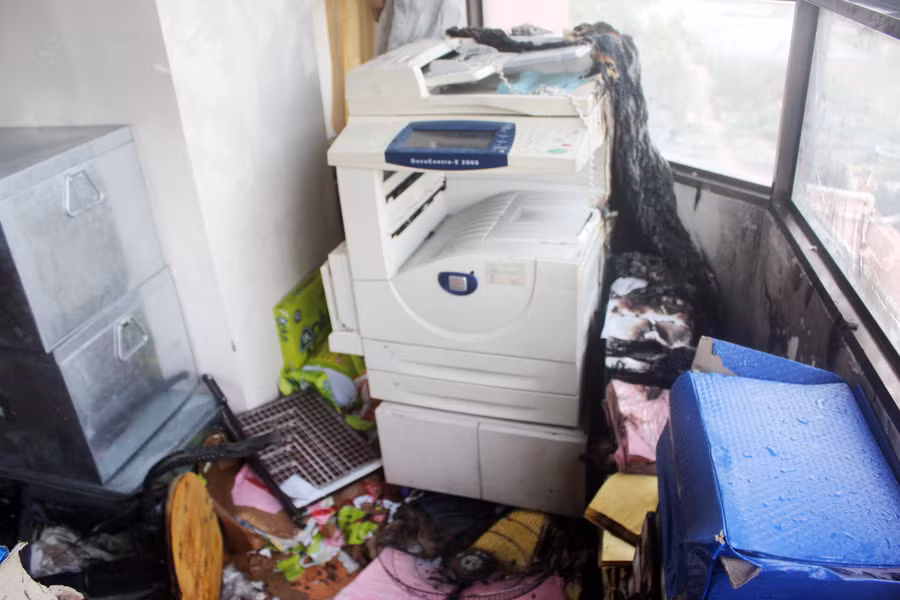 Thiết bị văn phòng hư hỏng.