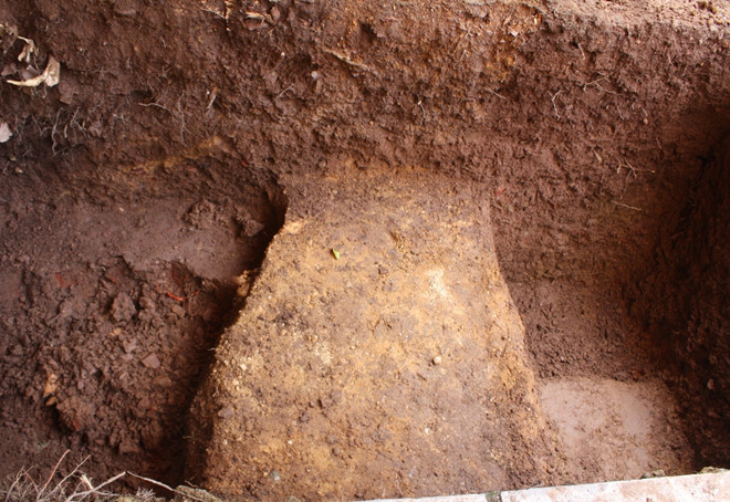 Chân móng cổ nghi chân tường thành cung điện Đan Dương của vua Quang Trung.