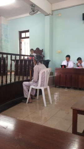 Bị cáo Mách tại phiên tòa phúc thẩm sáng 30-10.