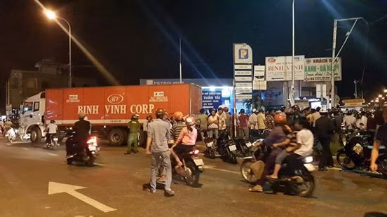 Vụ tai nạn tại giao lộ đường Hoàng Văn Thái - Tôn Đức Thắng (Đà Nẵng), khiến nữ sinh lớp 9 tử vong.