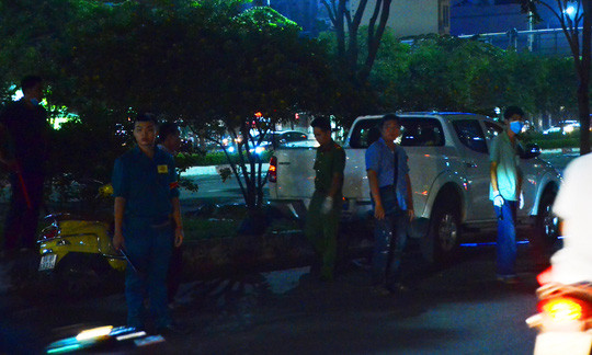 Lực lượng chức năng phong tỏa hiện trường để khám nghiệm. Lực lượng chức năng phong tỏa hiện trường để khám nghiệm.