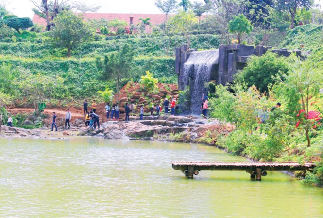 Vườn địa đàng của nữ doanh nhân cao nguyên. Vườn địa đàng của nữ doanh nhân cao nguyên.