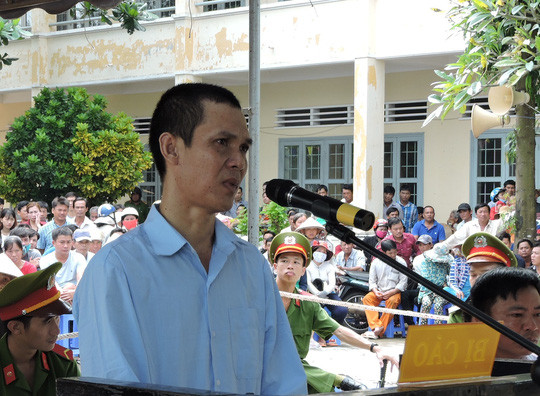 Nguyễn Trung Hoàng tại phiên xử lưu động Nguyễn Trung Hoàng tại phiên xử lưu động