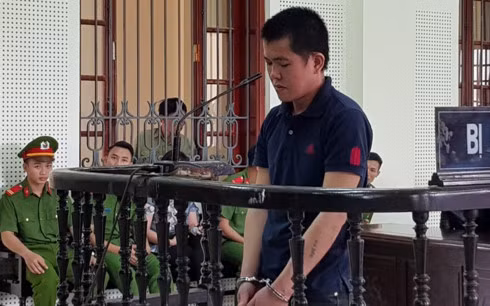 Bị cáo Trần Hữu Dũng tại phiên xét xử ngày 19-10.