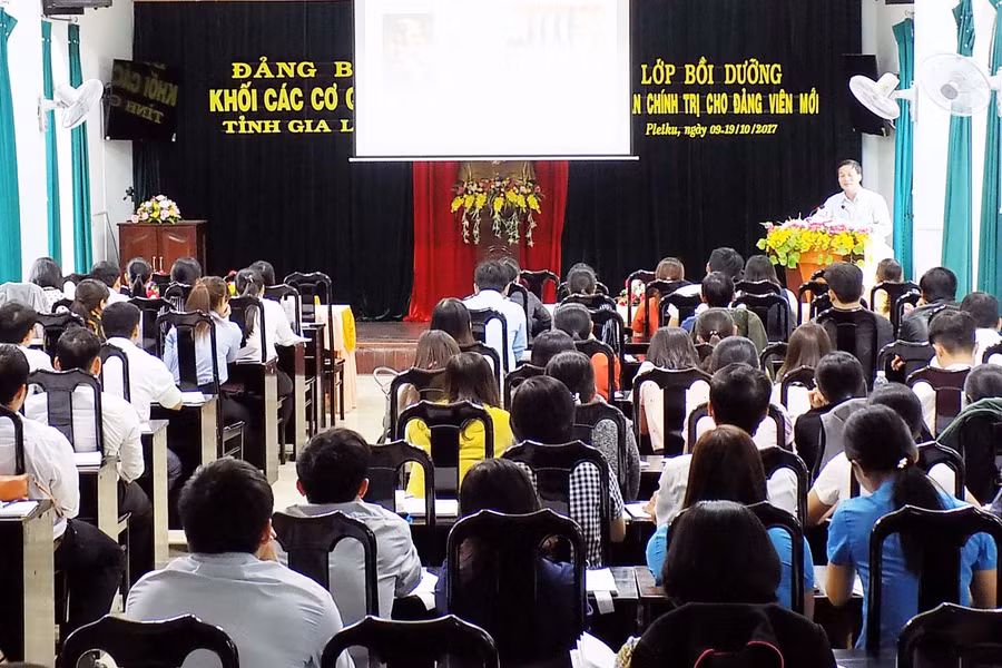 Toàn cảnh Lớp bồi dưỡng lý luận chính trị cho Đảng viên mới. Ảnh: T.N