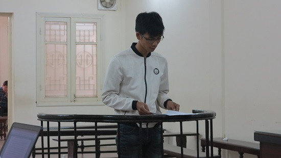 Bị cáo Vũ Văn Quyền trước vành móng ngựa. Bị cáo Vũ Văn Quyền trước vành móng ngựa.