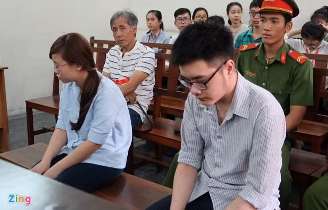 Bị cáo Duy và Linh tại phiên xử phúc thẩm.