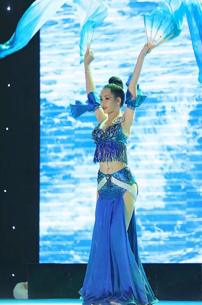  Điểm cộng lớn nhất của cô chính là thân hình với số đo khá chuẩn xác.