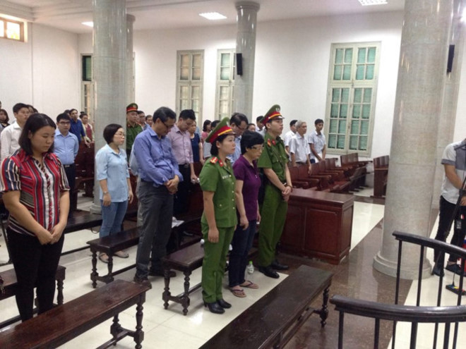 Các bị cáo tại tòa. Các bị cáo tại tòa.