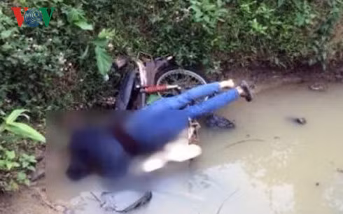 Hiện trường nơi phát hiện thi thể người đàn ông. Hiện trường nơi phát hiện thi thể người đàn ông.