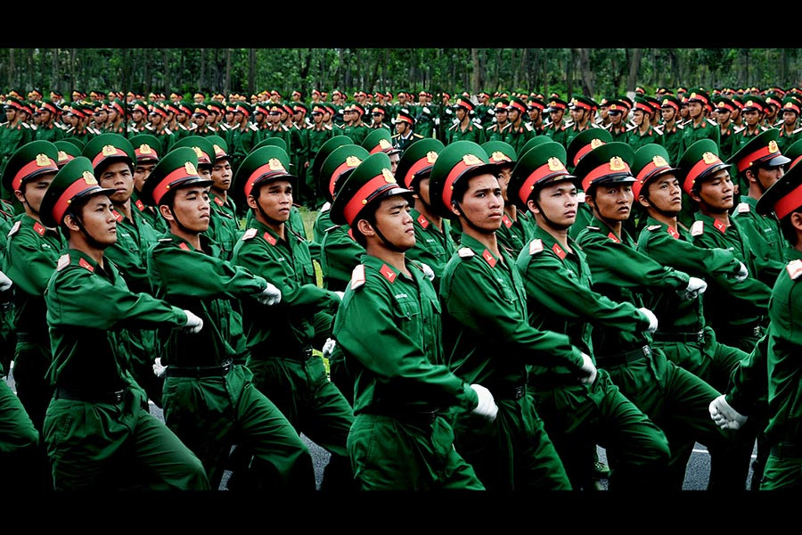 Tiếp bước cha anh.