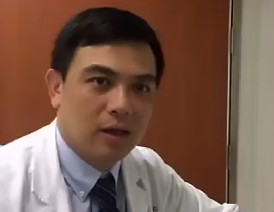 Tiến sĩ – bác sĩ Wang Hung-jen cho biết bệnh nhân giấu tên bị ung thư bàng quang di căn - ảnh: DAILYMAIL