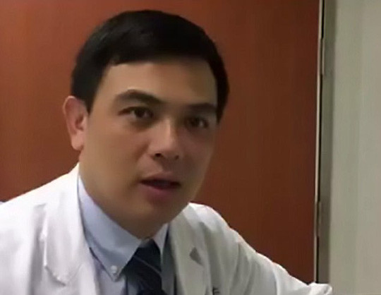 Tiến sĩ – bác sĩ Wang Hung-jen cho biết bệnh nhân giấu tên bị ung thư bàng quang di căn - ảnh: DAILYMAIL