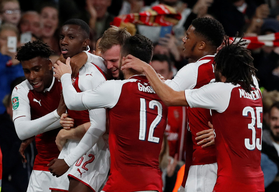 Niềm vui của các cầu thủ Arsenal sau khi Edward Nketiah nâng tỉ số lên 2-1. Ảnh: REUTERS Niềm vui của các cầu thủ Arsenal sau khi Edward Nketiah nâng tỉ số lên 2-1. Ảnh: REUTERS