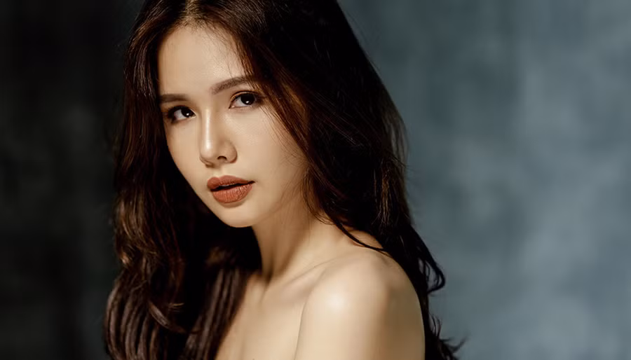 Phanh Lee có khuôn mặt búp bê.