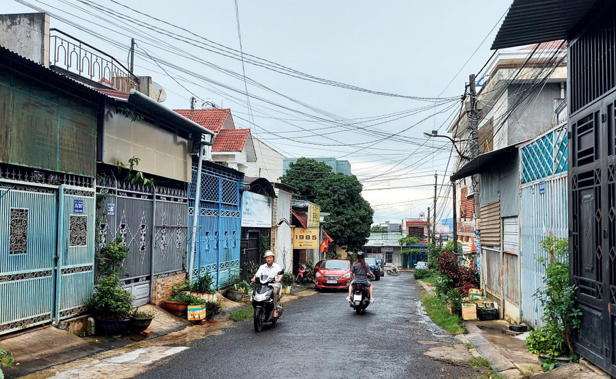 Từ 300 triệu đồng do nhân dân đóng góp con hẻm 267 trở nên khang trang, sạch sẽ. Ảnh: Thiên Di