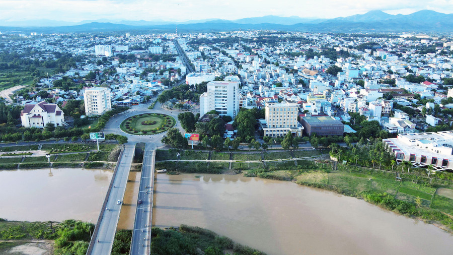 Thành phố Kon Tum hôm nay. Ảnh: Quang Vinh Thành phố Kon Tum hôm nay. Ảnh: Quang Vinh
