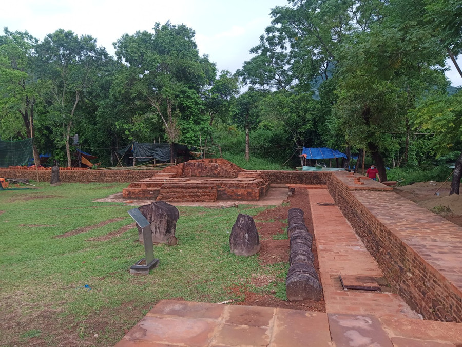 Hệ thống tường bao ở di tích Mỹ Sơn-Quảng Nam. Ảnh: Xuân Toản