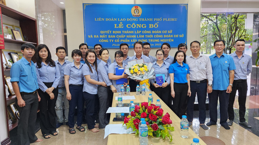 Toàn cảnh lễ ra mắt. Ảnh: Đinh Yến Toàn cảnh lễ ra mắt. Ảnh. Đinh Yến