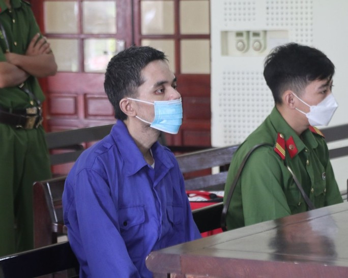 Đậu Đức Thuận tại phiên toà - Ảnh: Đô Lương Đậu Đức Thuận tại phiên toà - Ảnh: Đô Lương