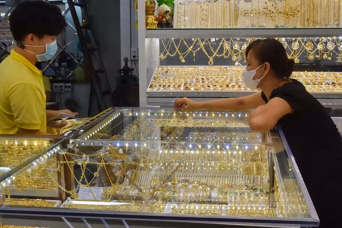 Giá vàng hôm nay của thế giới tăng một mạnh 43 USD/ounce