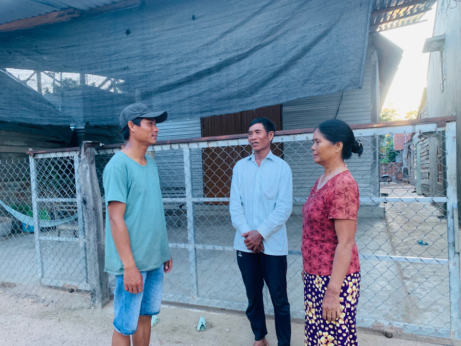 Chính quyền địa phương xã Ia Rsươm phối hợp chặt chẽ với hệ thống chính trị thôn, làng tuyên truyền người dân sống tốt đời, đẹp đạo. Ảnh: Nguyên Hương