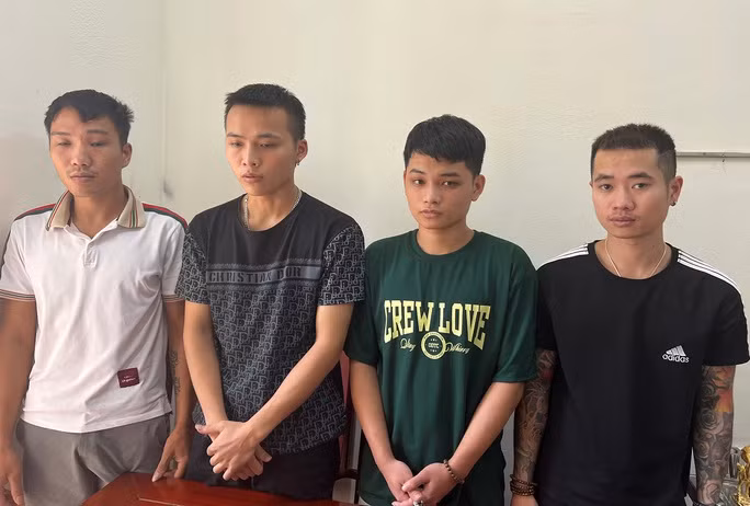 Nhóm "đàn em" do Quỳnh thuê để bảo kê, bắt nhốt các nữ tiếp viên quán karaoke - Ảnh: Công an Thanh Hóa Nhóm