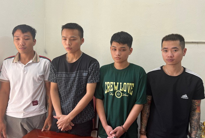 Nhóm "đàn em" do Quỳnh thuê để bảo kê, bắt nhốt các nữ tiếp viên quán karaoke - Ảnh: Công an Thanh Hóa Nhóm