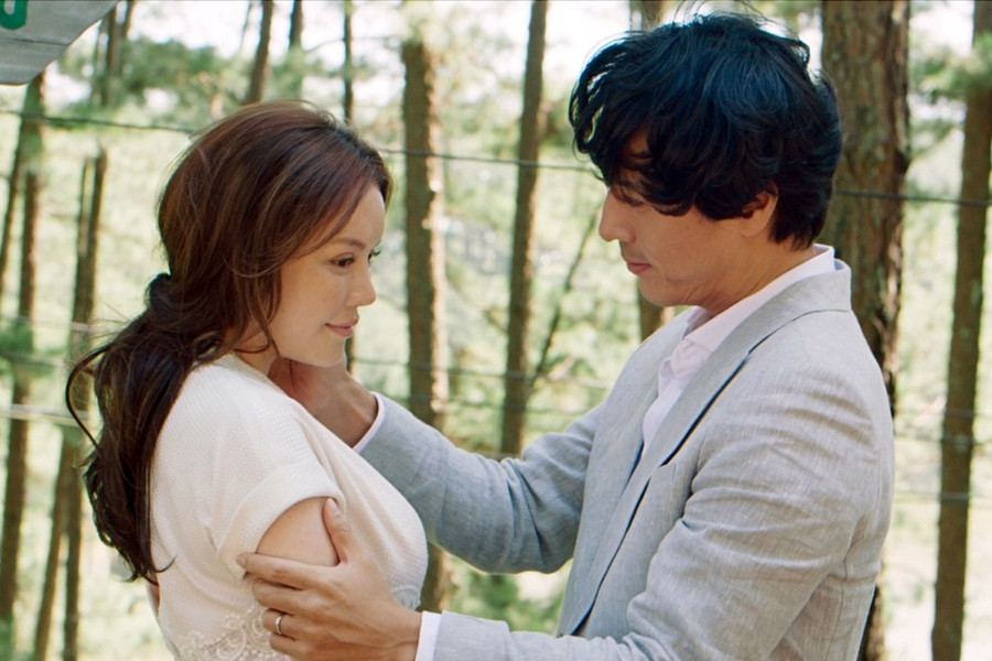 Diễn xuất, giọng nói của Lý Nhã Kỳ khiến khán giả không “cảm” được tình tiết, trong khi tài tử Han Jae Suk không thể nói tiếng Việt, phải ghép giọng lồng tiếng. Ảnh: ĐPCC