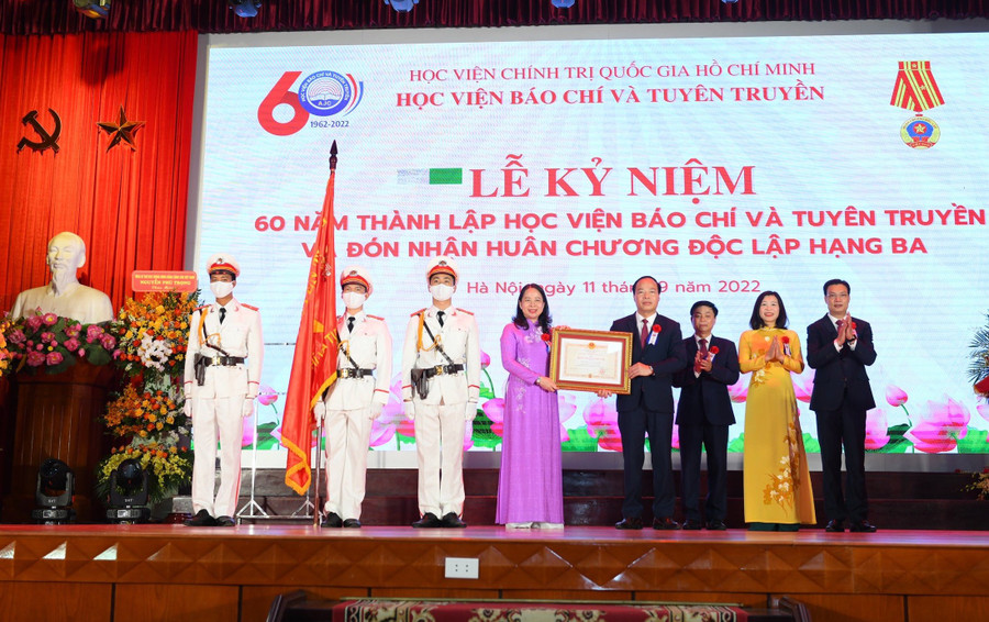 Học viện Báo chí và Tuyên truyền đón nhận Huân chương Độc lập hạng ba ảnh 1 Phó Chủ tịch nước