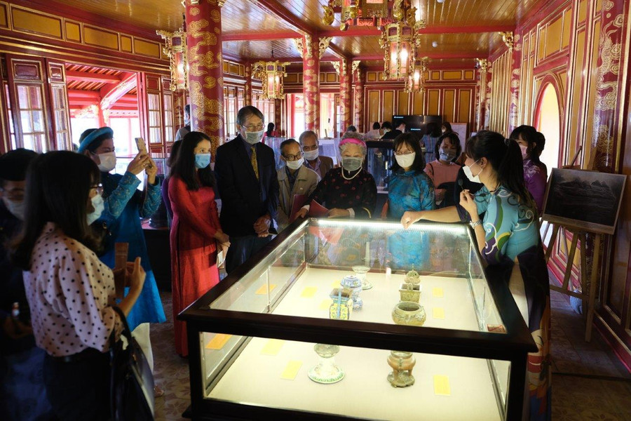 dự án sẽ tổ chức ba khóa tập huấn nâng cao nghiệp vụ cho các cán bộ bảo tàng tại Thừa-Thiên Huế. Ảnh: Bảo tàng Cổ vật cung đình Huế dự án sẽ tổ chức ba khóa tập huấn nâng cao nghiệp vụ cho các cán bộ bảo tàng tại Thừa-Thiên Huế. Ảnh: Bảo tàng Cổ vật Huế