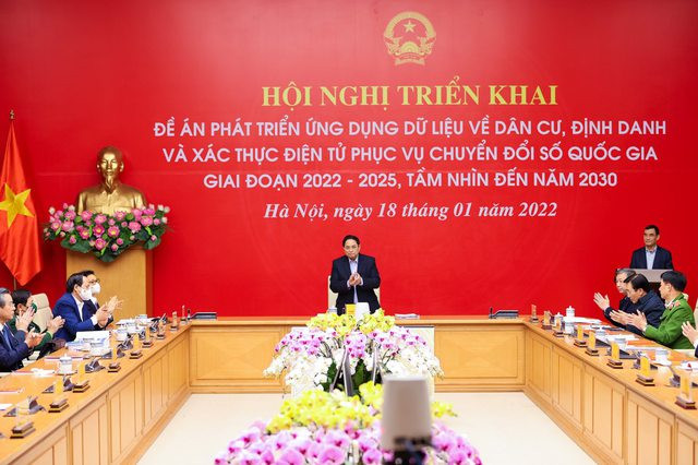  Thủ tướng Phạm Minh Chính, Chủ tịch Ủy ban Quốc gia về chuyển đổi số chủ trì Hội nghị trực tuyến toàn quốc triển khai Đề án phát triển ứng dụng dữ liệu về dân cư, định danh và xác thực điện tử phục vụ chuyển đổi số quốc gia giai đoạn 2022-2025, tầm nhìn đến năm 2030. Ảnh: VGP/Nhật Bắc
