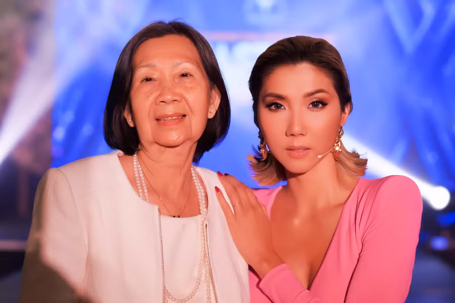 Ngọc Quyên hạnh phúc khi mẹ ruột sang Mỹ đoàn tụ. Đối với cựu siêu mẫu, gia đình là động lực để cô cố gắng trong công việc. Ảnh: NVCC