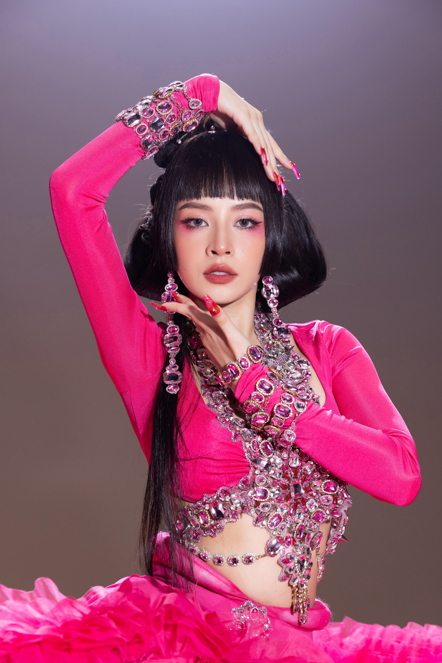 Hứa Kim Tuyền đánh giá cao tinh thần làm việc của Chi Pu. Ảnh: NVCC Hứa Kim Tuyền đánh giá cao tinh thần làm việc của Chi Pu. Ảnh: NVCC