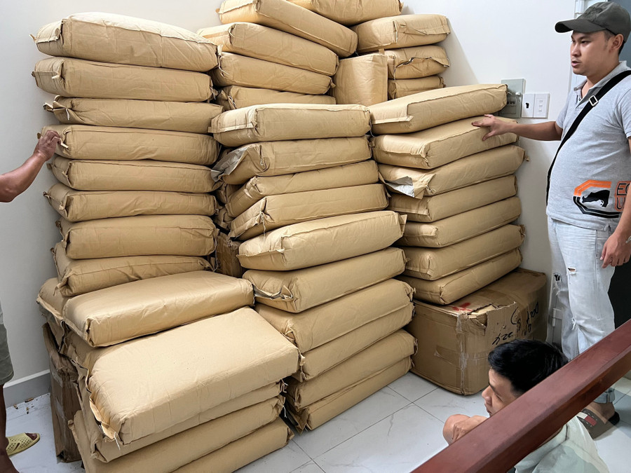 76 bao tải giấy chứa hơn 547 kg nguyên liệu sản xuất ma túy tổng hợp 76 bao tải giấy chứa hơn 547 kg nguyên liệu sản xuất ma túy tổng hợp