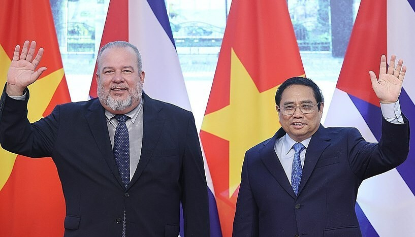 Thủ tướng Phạm Minh Chính (phải) và Thủ tướng Cuba Manuel Marrero Cruz tại Trụ sở Chính phủ ngày 29-9. Ảnh TTXVN