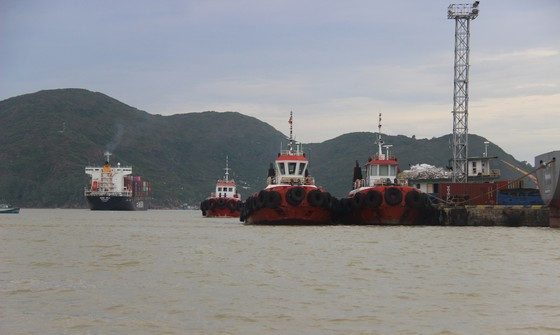 Các tàu lai dắt trực chiến sẵn sàng ứng cứu trong bão