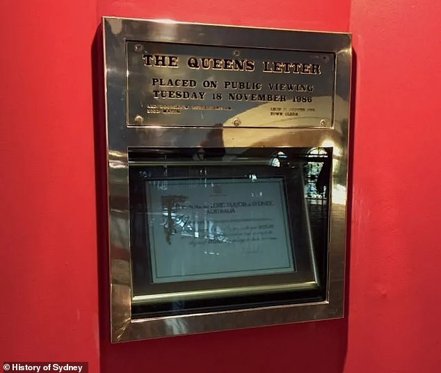 Bức thư gửi thị trưởng Sydney đặt tại toà nhà Nữ hoàng Victoria. Ảnh: History of Sydney