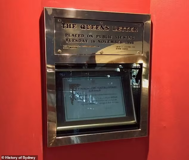 Bức thư gửi thị trưởng Sydney đặt tại toà nhà Nữ hoàng Victoria. Ảnh: History of Sydney