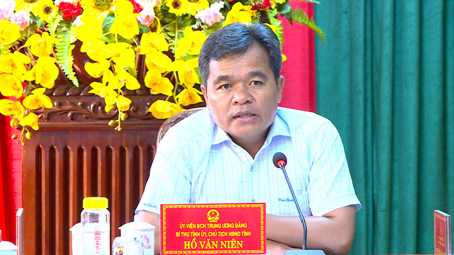 Ông Hồ Văn Niên-Ủy viên Ban Chấp hành Trung ương Đảng, Bí thư Tỉnh ủy, Chủ tịch HĐND tỉnh phát biểu chỉ đạo tại phiên họp. Ảnh: Phương Linh Bí thư Tỉnh ủy, Chủ tịch HĐND tỉnh Hồ Văn Niên phát biểu chỉ đạo tại phiên họp. Ảnh: Phương Linh