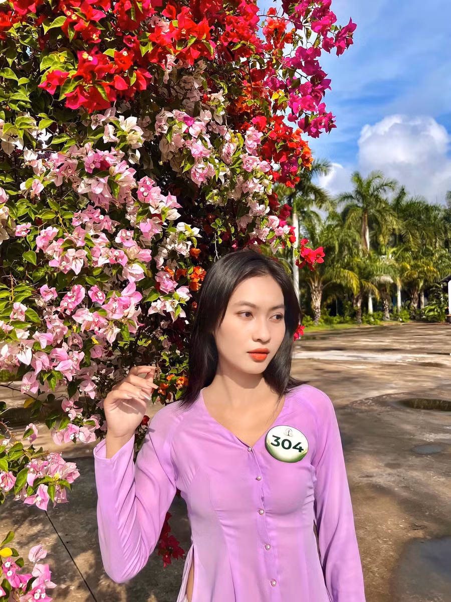 Trước đó, Huỳnh Thu Thảo chỉ tham gia các chương trình biểu diễn thời trang khi học phổ thông. Người đẹp thấy ưu điểm của bản thân là sự tươi mới, khả năng giao tiếp tốt. Tuy nhiên kinh nghiệm, bản lĩnh sân khấu lại là hạn chế của nữ thí sinh trong hành trình chinh phục ngôi vị cao nhất tại Hoa khôi sông Vàm