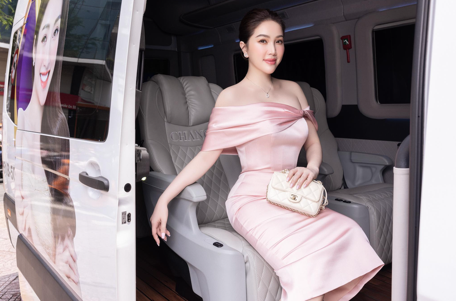 Hậu sinh nở, Bảo Thy tiết lộ cô gặp nhiều vấn đề về sức khỏe và nhan sắc. Tuy nhiên, nữ ca sĩ dần lấy lại sắc vóc khi điều chỉnh chế độ dinh dưỡng kết hợp các liệu trình chăm sóc sắc đẹp. Ảnh: NVCC