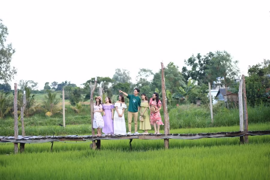 1. Được nghỉ lễ Quốc khánh 2-9, nhiều du khách đã về Homestay A Ngưi (làng Kgiang, xã Kông Lơng Khơng, huyện Kbang) nghỉ ngơi, vui chơi. Ảnh: A Ngưi