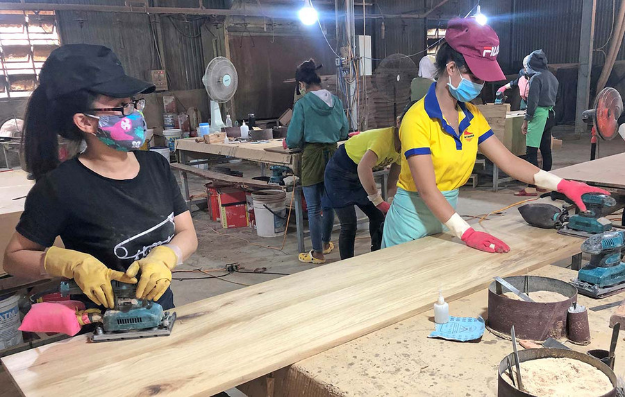 Ủy ban nhân dân tỉnh Gia Lai phê duyệt danh mục nghề đào tạo, mức chi phí đào tạo cho từng nghề. Ảnh: Đinh Yến Ủy ban nhân dân tỉnh phê duyệt danh mục nghề đào tạo, mức chi phí đào tạo cho từng nghề, mức hỗ trợ đối với từng nhóm đối tượng tham gia học chương trình đào tạo trình độ sơ cấp, đào tạo dưới 3 tháng theo đúng quy định. Ảnh: Đinh Yến